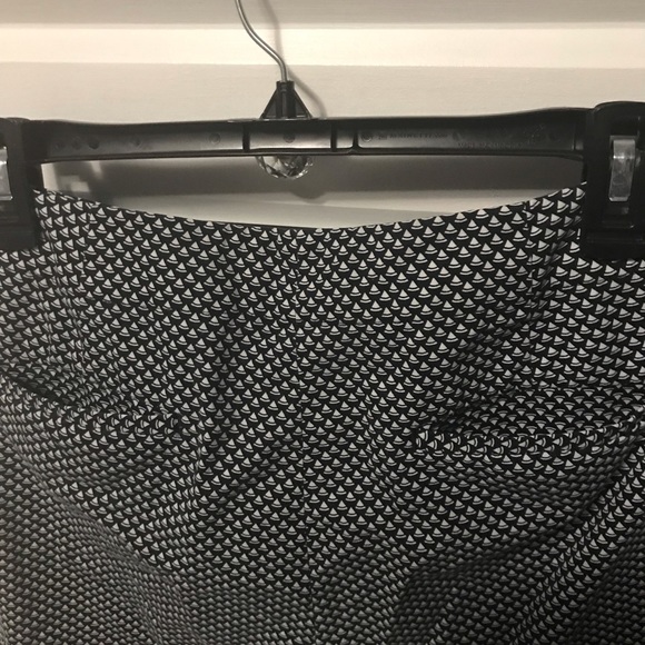 Talbots size 8 ankle length pants. Black pattern. Cotton and spandex blend - Picture 2 of 4